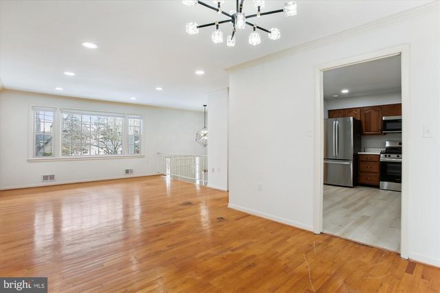 4904 CHANTICLEER AVE, Annandale, VA 22003