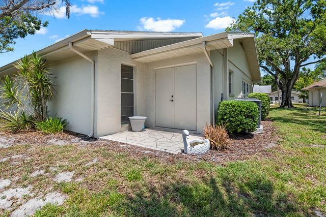 330 GLOUCESTER BOULEVARD, Sun City Center, FL 33573