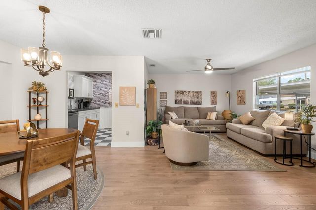330 GLOUCESTER BOULEVARD, Sun City Center, FL 33573