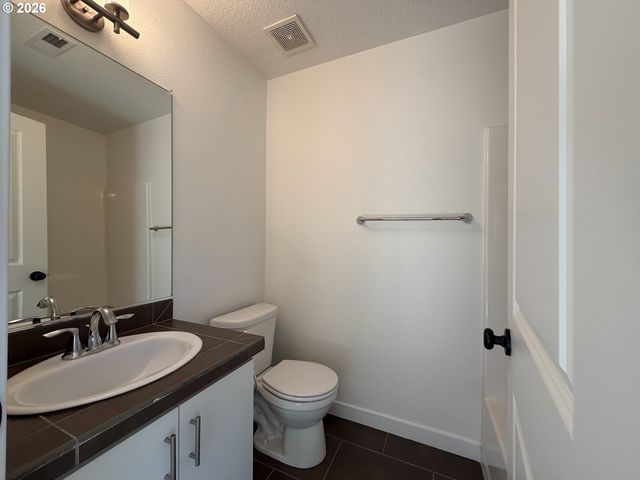 632 Ne GARSWOOD Ln, Beaverton, OR 97006