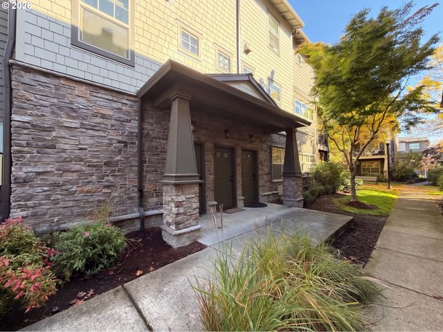 632 Ne GARSWOOD Ln, Beaverton, OR 97006