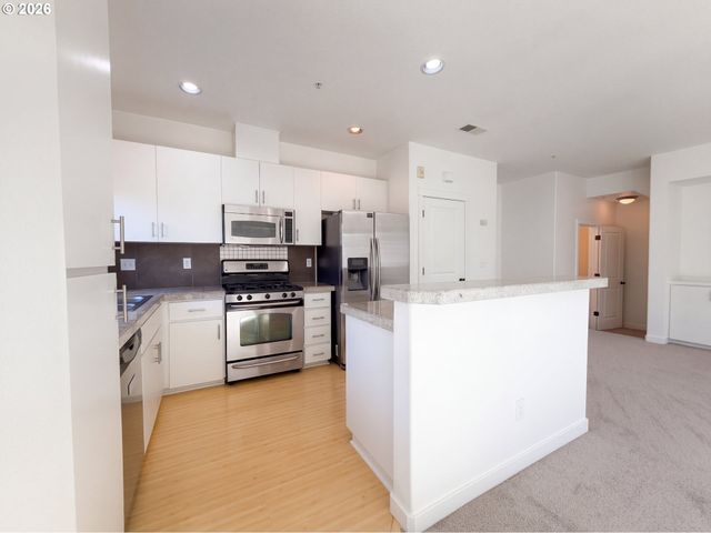 632 Ne GARSWOOD Ln, Beaverton, OR 97006