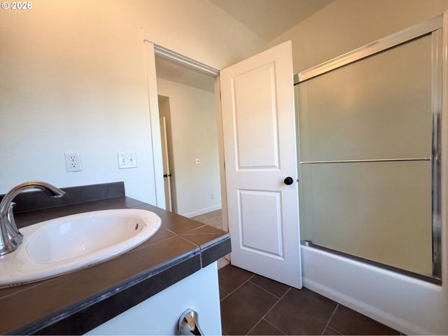 632 Ne GARSWOOD Ln, Beaverton, OR 97006