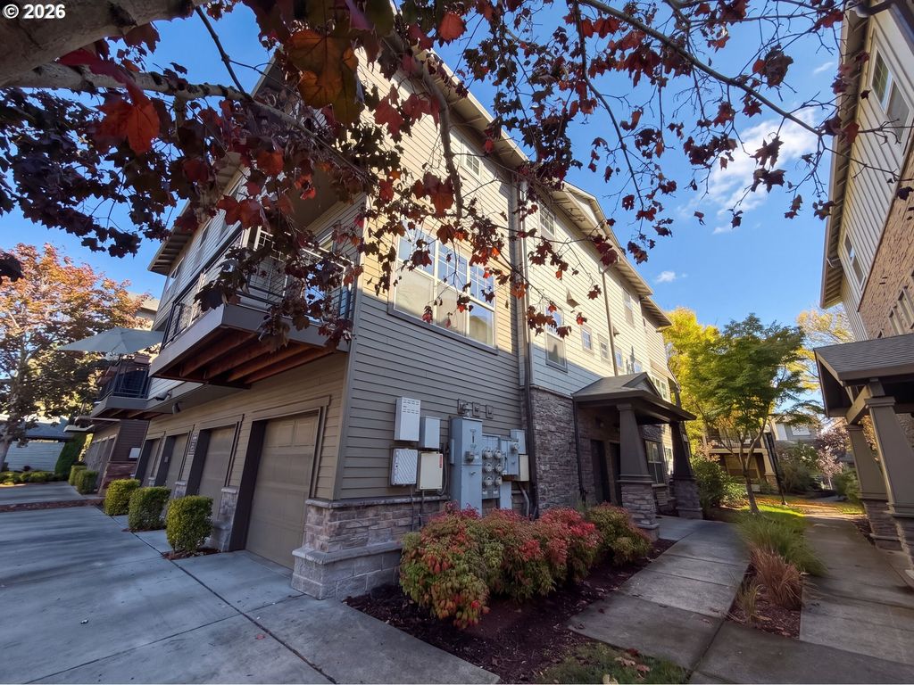 632 Ne GARSWOOD Ln, Beaverton, OR 97006