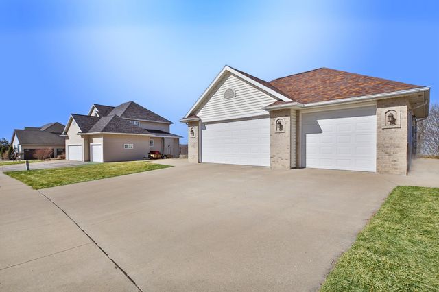 1309 Lone Pine Drive SW, Rochester, MN 55902