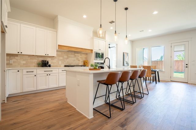 944 Claystone Ridge Drive, Fort Worth, TX 76028