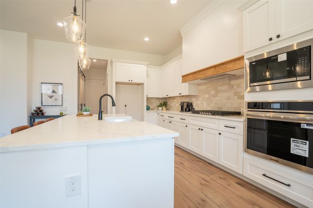 944 Claystone Ridge Drive, Fort Worth, TX 76028