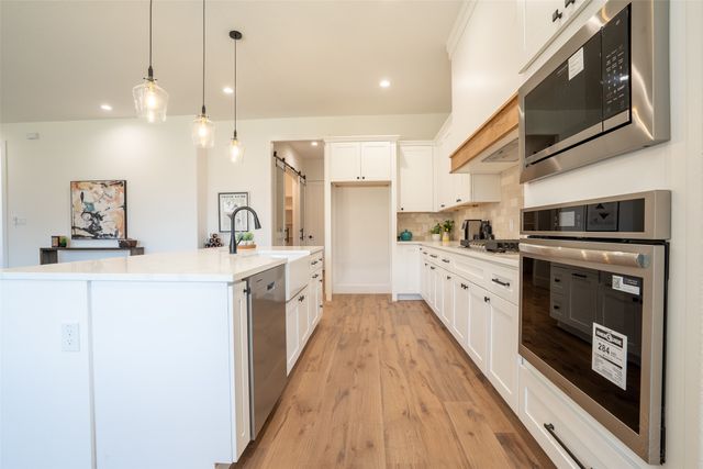944 Claystone Ridge Drive, Fort Worth, TX 76028