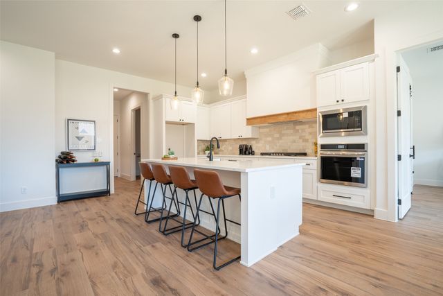 944 Claystone Ridge Drive, Fort Worth, TX 76028