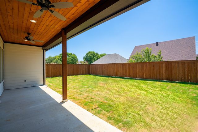 944 Claystone Ridge Drive, Fort Worth, TX 76028