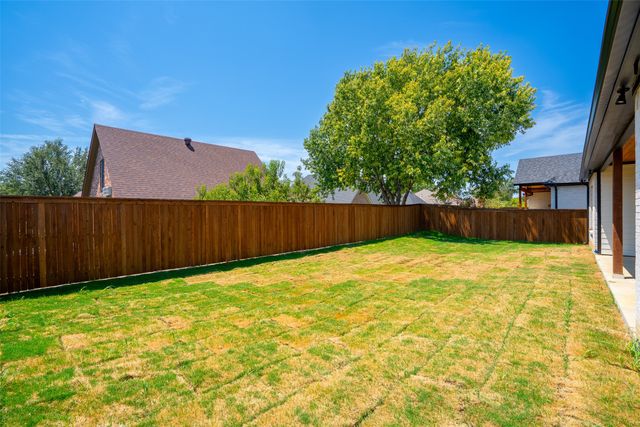 944 Claystone Ridge Drive, Fort Worth, TX 76028