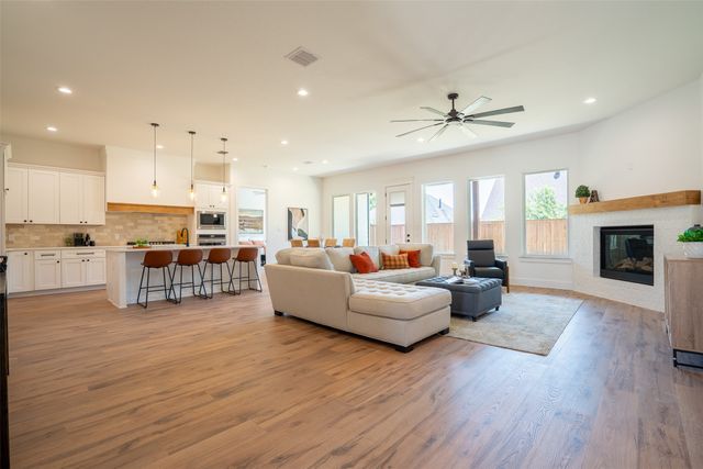 944 Claystone Ridge Drive, Fort Worth, TX 76028