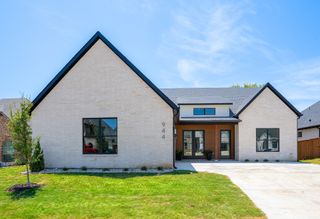 944 Claystone Ridge Drive, Fort Worth, TX 76028