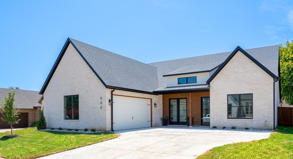 944 Claystone Ridge Drive, Fort Worth, TX 76028 — photo 2