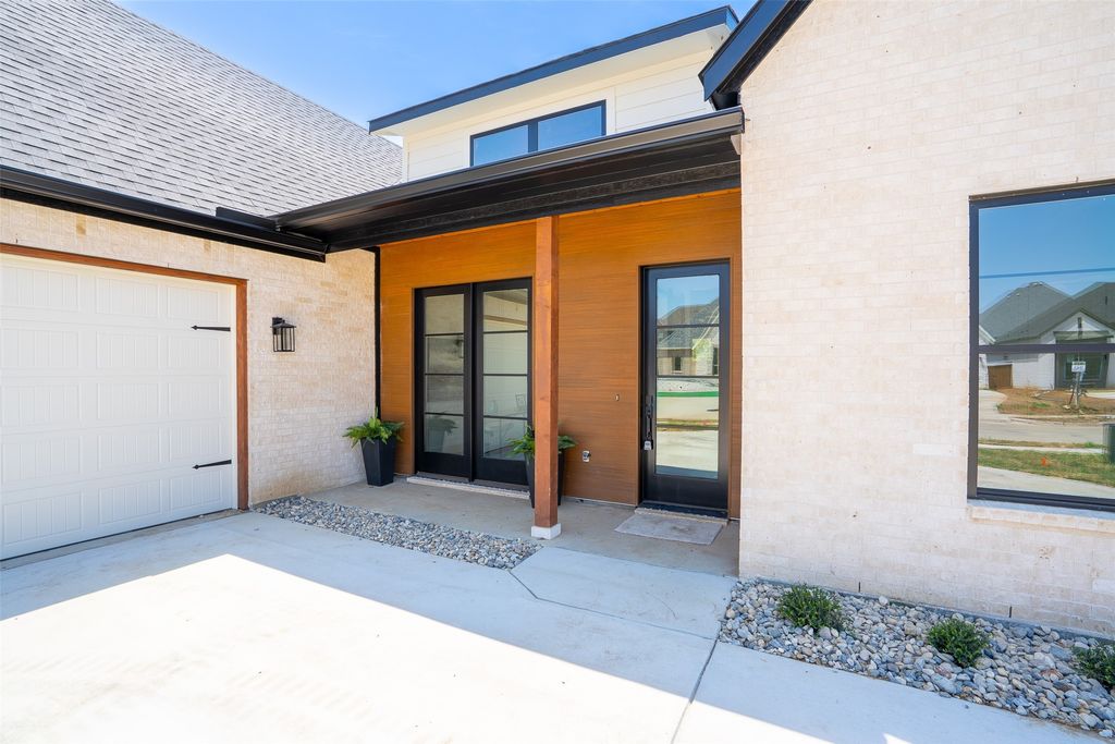 944 Claystone Ridge Drive, Fort Worth, TX 76028 — photo 3