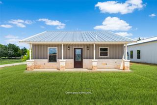 1105 E Navarro Avenue, Mart, TX 76664