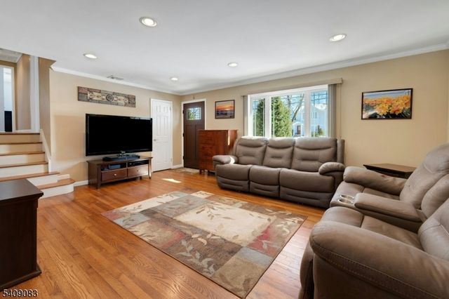 23 Locust Dr, Hanover Twp., NJ 07950