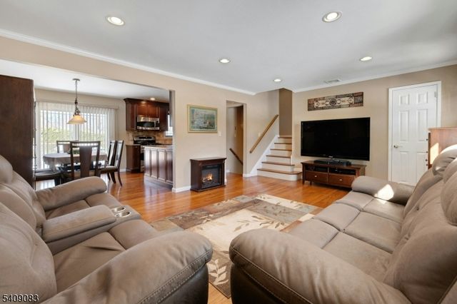 23 Locust Dr, Hanover Twp., NJ 07950