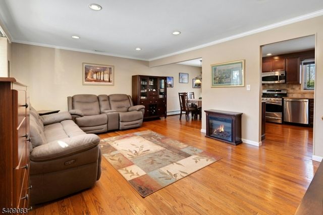 23 Locust Dr, Hanover Twp., NJ 07950