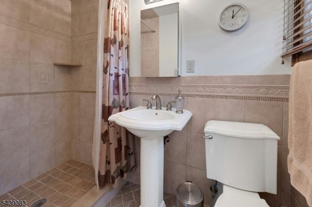 23 Locust Dr, Hanover Twp., NJ 07950