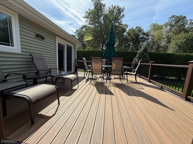 23 Locust Dr, Hanover Twp., NJ 07950