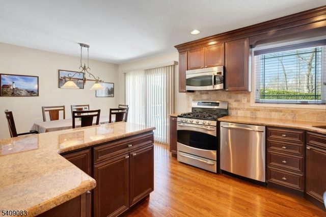 23 Locust Dr, Hanover Twp., NJ 07950