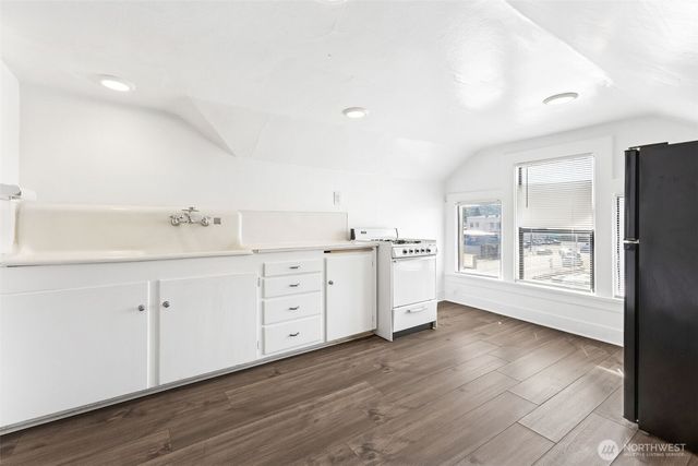408 N Meridian, Puyallup, WA 98371