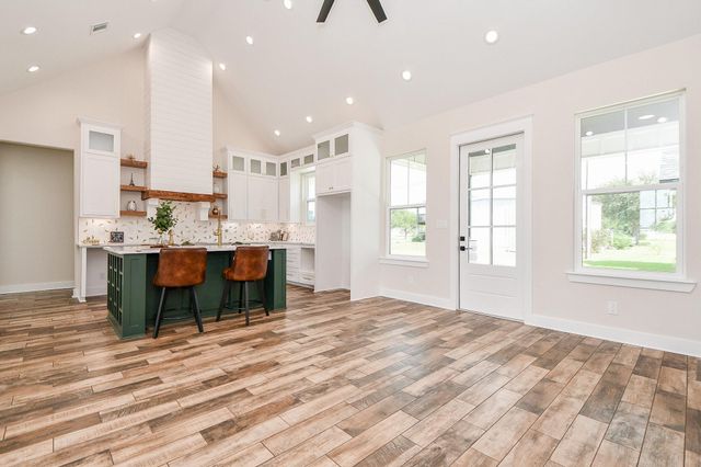 595 Buckskin Drive, Palacios, TX 77465