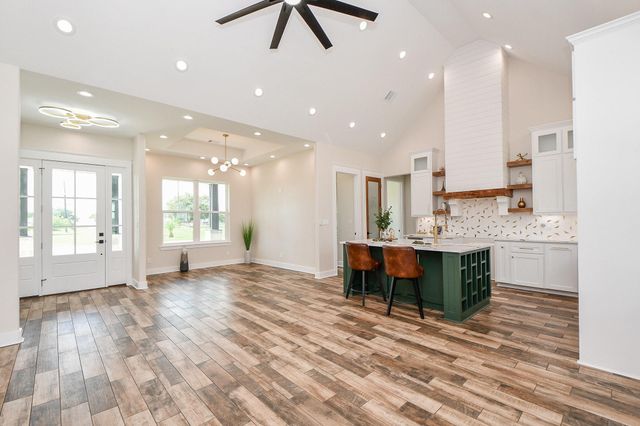 595 Buckskin Drive, Palacios, TX 77465