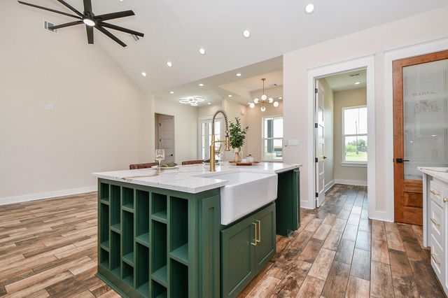 595 Buckskin Drive, Palacios, TX 77465