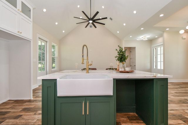 595 Buckskin Drive, Palacios, TX 77465