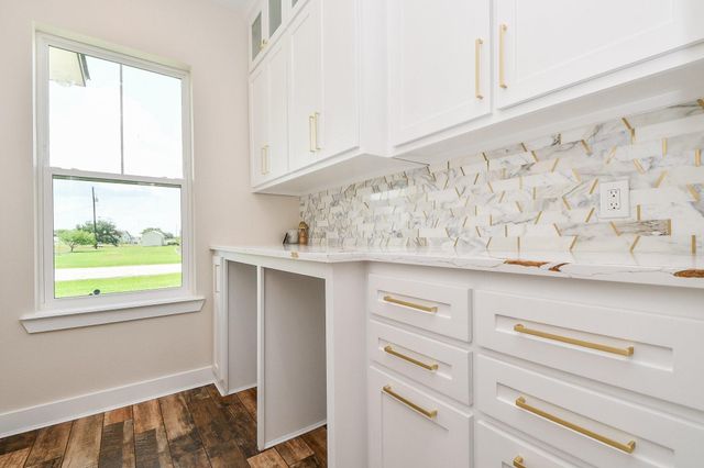 595 Buckskin Drive, Palacios, TX 77465