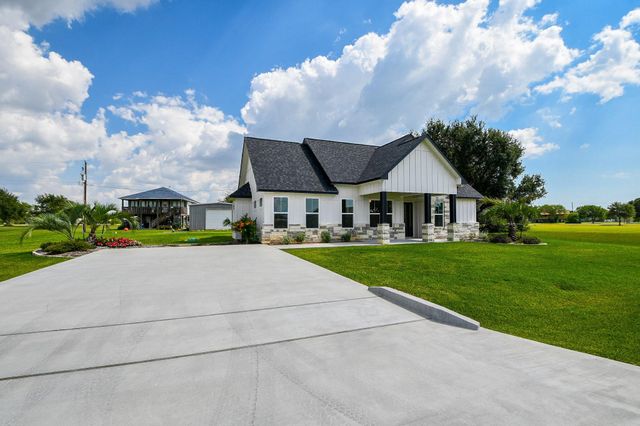 595 Buckskin Drive, Palacios, TX 77465