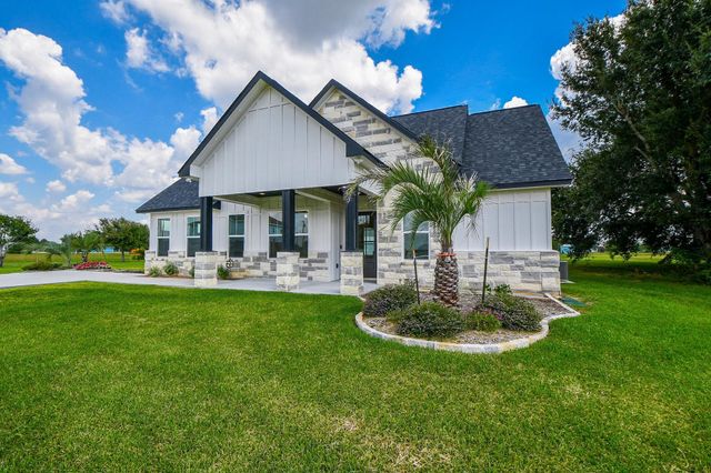 595 Buckskin Drive, Palacios, TX 77465