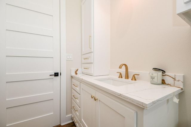 595 Buckskin Drive, Palacios, TX 77465