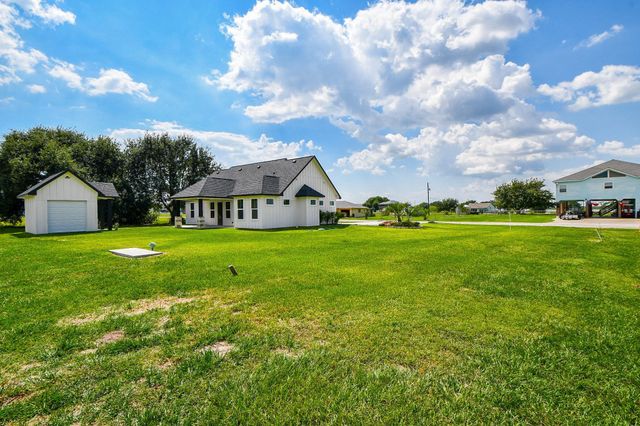 595 Buckskin Drive, Palacios, TX 77465