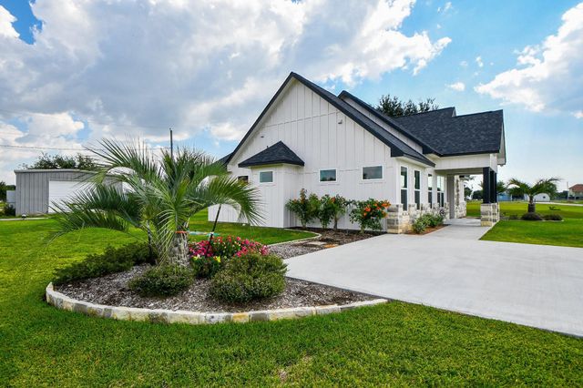 595 Buckskin Drive, Palacios, TX 77465