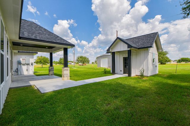 595 Buckskin Drive, Palacios, TX 77465