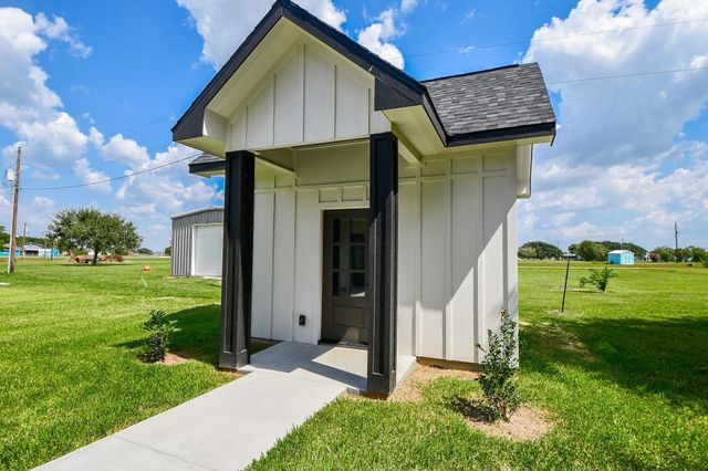 595 Buckskin Drive, Palacios, TX 77465