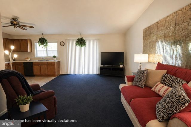 37 PINEWOOD LN, Sicklerville, NJ 08081