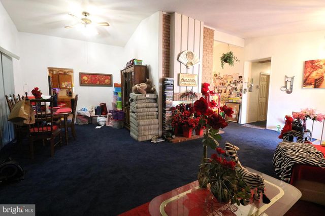 37 PINEWOOD LN, Sicklerville, NJ 08081