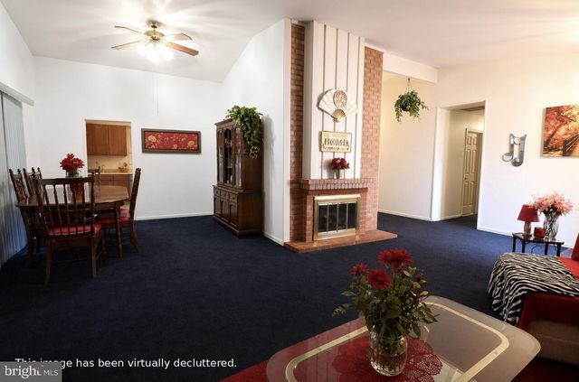 37 PINEWOOD LN, Sicklerville, NJ 08081