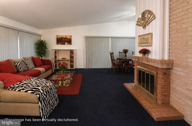 37 PINEWOOD LN, Sicklerville, NJ 08081