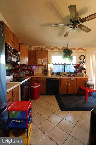 37 PINEWOOD LN, Sicklerville, NJ 08081