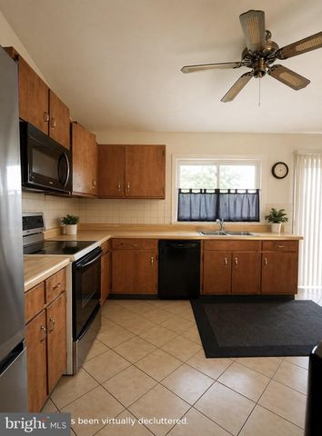 37 PINEWOOD LN, Sicklerville, NJ 08081