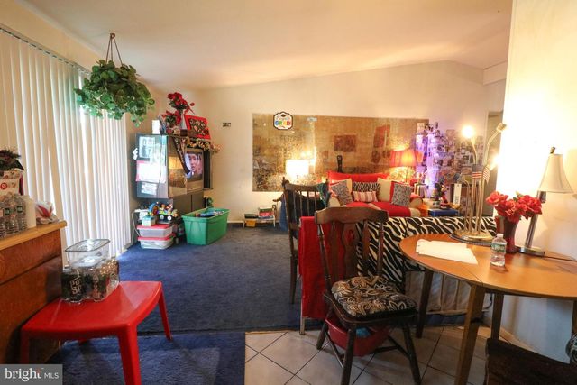 37 PINEWOOD LN, Sicklerville, NJ 08081