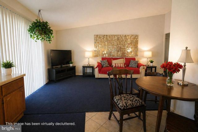 37 PINEWOOD LN, Sicklerville, NJ 08081