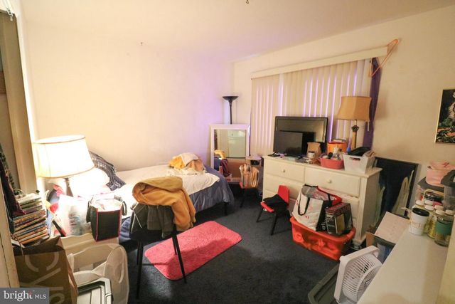 37 PINEWOOD LN, Sicklerville, NJ 08081