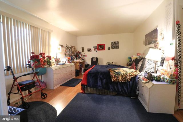 37 PINEWOOD LN, Sicklerville, NJ 08081