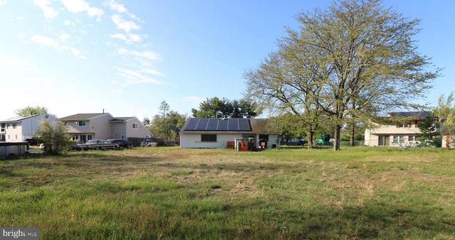 37 PINEWOOD LN, Sicklerville, NJ 08081